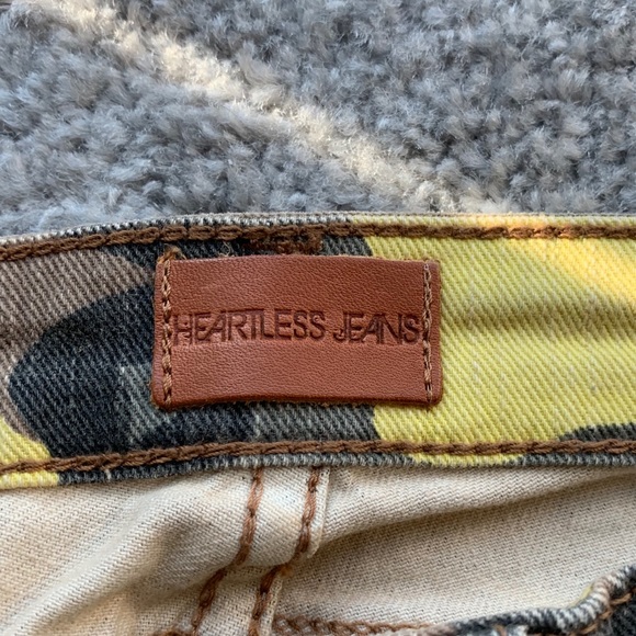 HEARTLESS JEANS—FRANCE - Picture 7 of 8